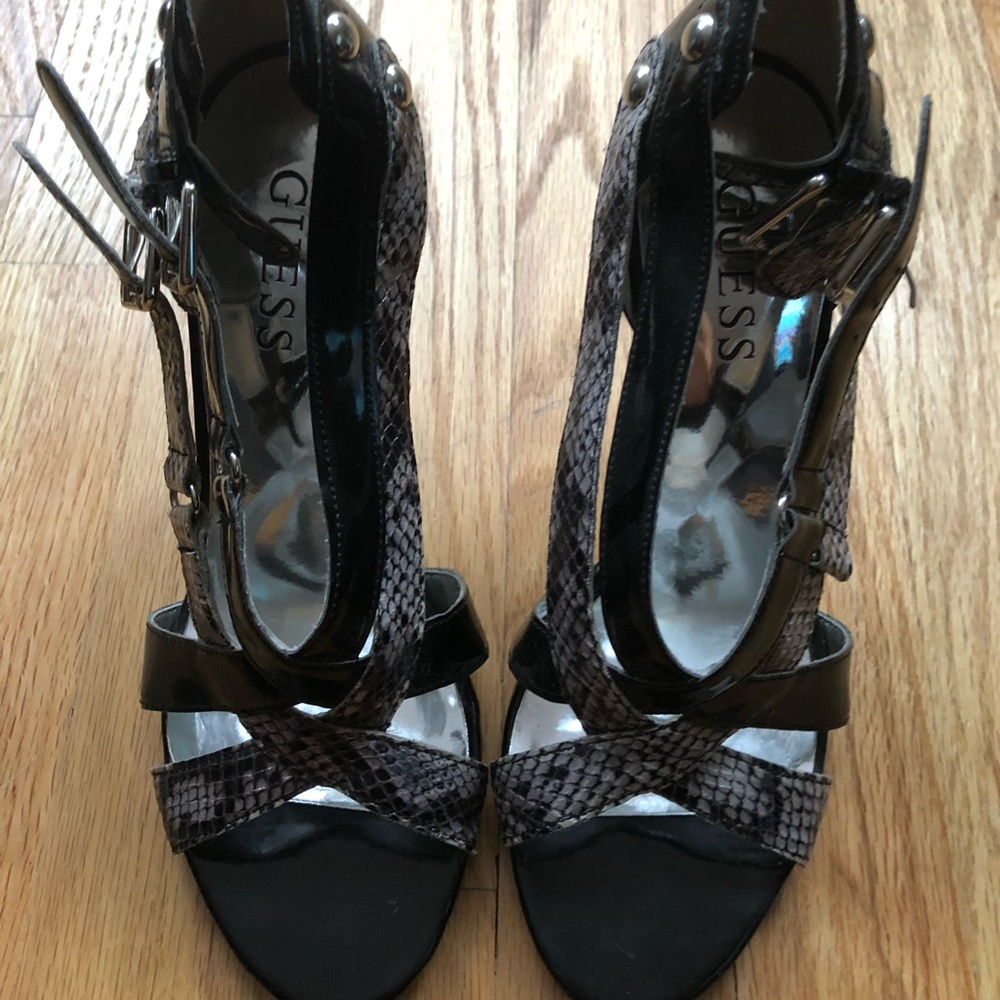 Trendy Black and snake print GUESS heeled sandals